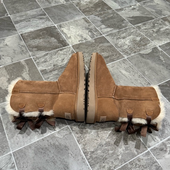UGG Bailey Bow II Boots Size 7 Brown Chestnut Sheepskin - Picture 11 of 14